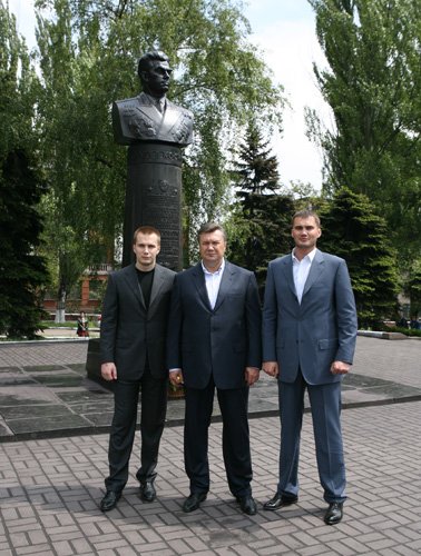 Янукович и сыновья Янукович и сыновья