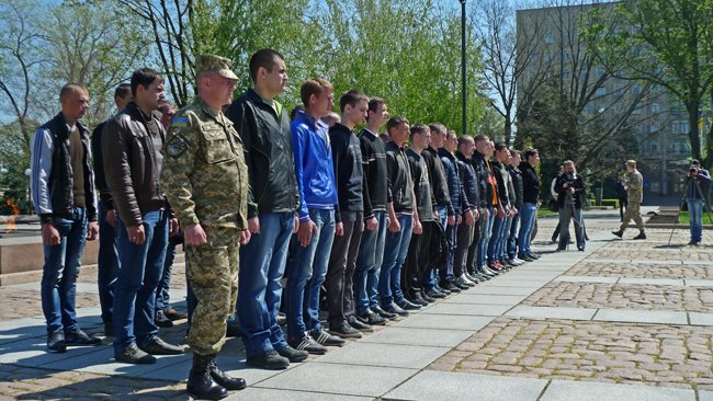 В Николаеве новобранцев торжественно отправили на службу в Нацгвардию (ФОТО+ВИДЕО) (фото) - фото 7