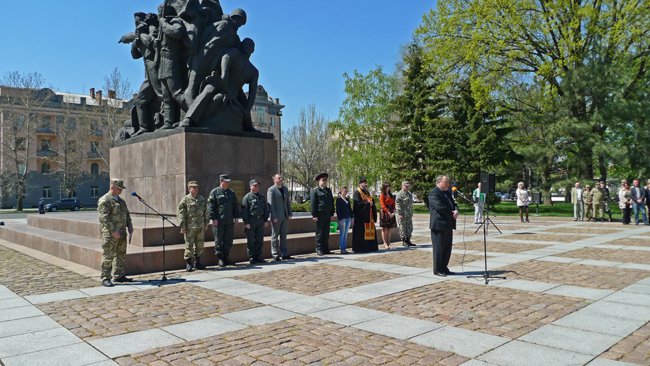В Николаеве новобранцев торжественно отправили на службу в Нацгвардию (ФОТО+ВИДЕО) (фото) - фото 4
