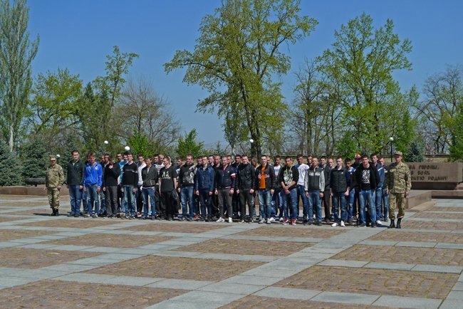 В Николаеве новобранцев торжественно отправили на службу в Нацгвардию (ФОТО+ВИДЕО) (фото) - фото 3