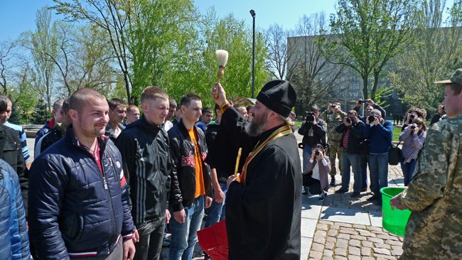 В Николаеве новобранцев торжественно отправили на службу в Нацгвардию (ФОТО+ВИДЕО) (фото) - фото 11
