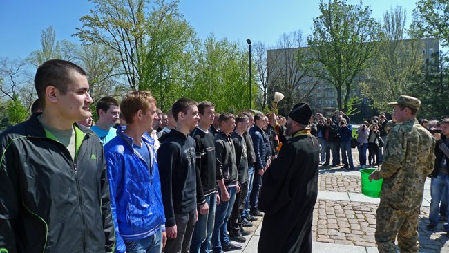 В Николаеве новобранцев торжественно отправили на службу в Нацгвардию (ФОТО+ВИДЕО) (фото) - фото 10
