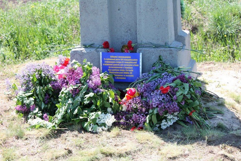 Николаевские моряки со школьниками возложили цветы к памятнику неизвестному солдату (ФОТО) (фото) - фото 1