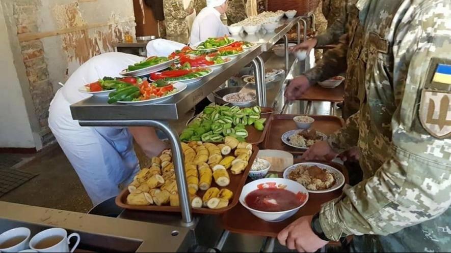 Міноборони опублікували оновлені контракти на продукти для ЗСУ: ціна яєць зменшилась