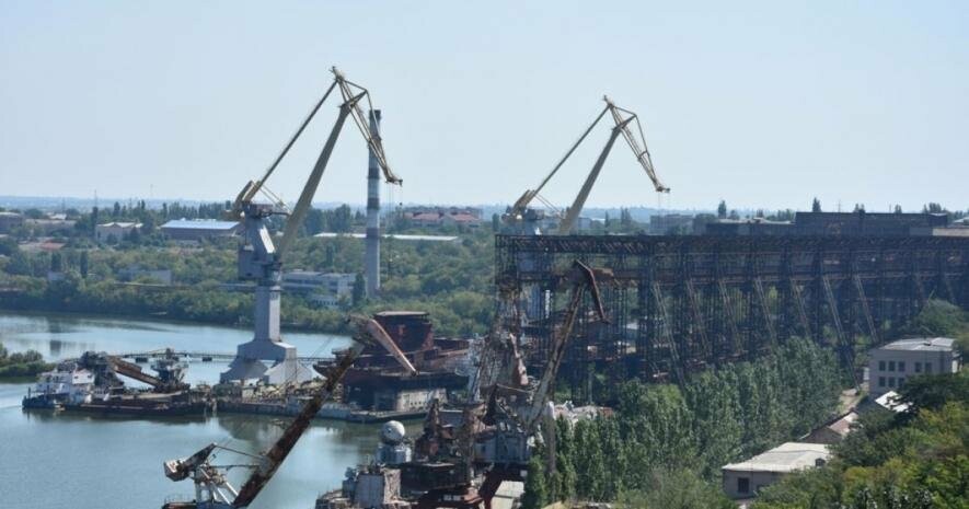 Через рашиські обстріли Миколаївського суднобудівного заводу екології завдано збитків на майже мільярд гривень 