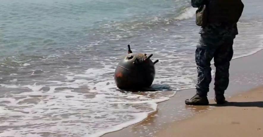 У Коблево штормом на берег прибило ворожу міну