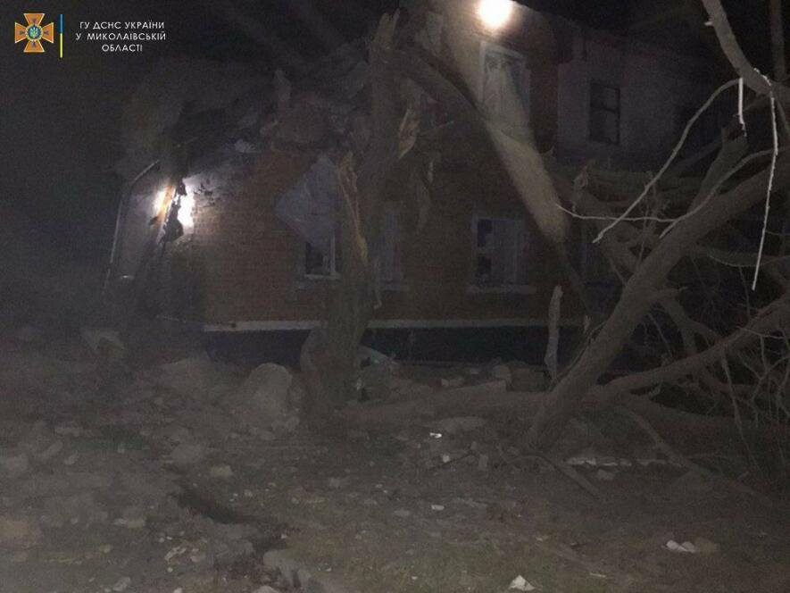 Вночі рашисти обстріляли Баштанку: загинуло дві людини та пошкоджено адмінбудівлі 