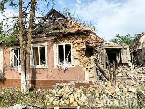 Наслідки ворожих обстрілів на Миколаївщині: 93 населені пункти залишились без світла та води