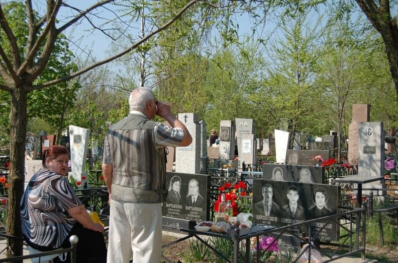 Посещение кладбища после пасхи в 2024. Учительница Лавровская Сабаево