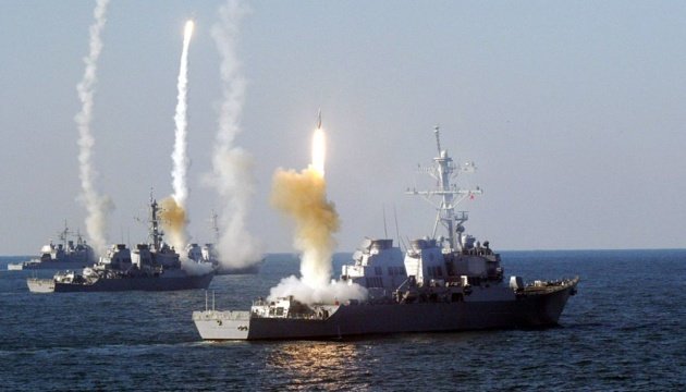 росія тримає у Чорному морі десять кораблів
