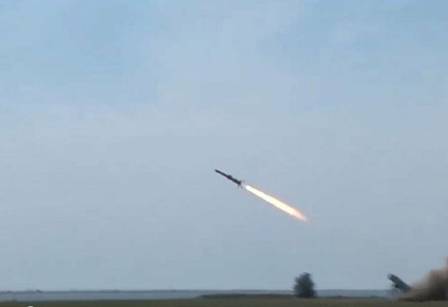 Ввечері російський агресор обстріляв спальний район Миколаєва: є поранені 