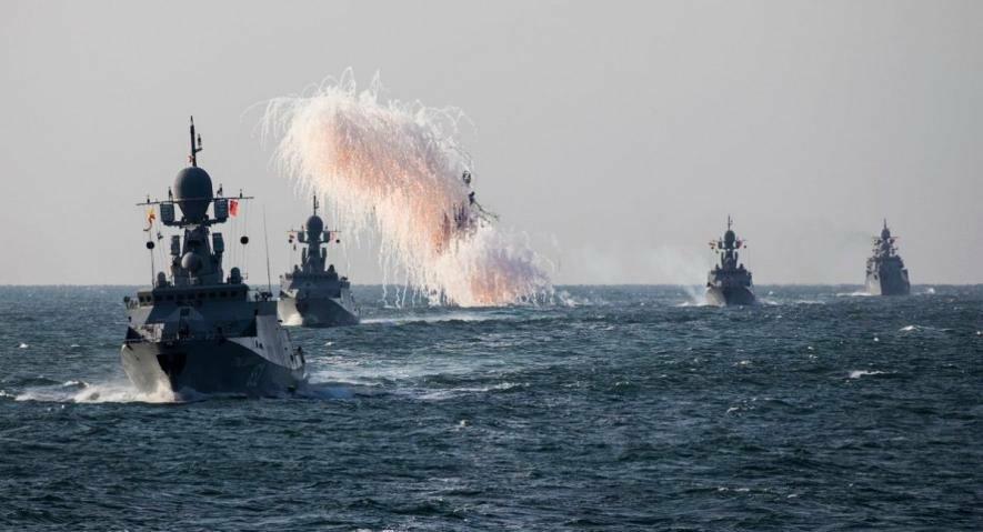 Рашисти тримають у Чорному морі три кораблі 