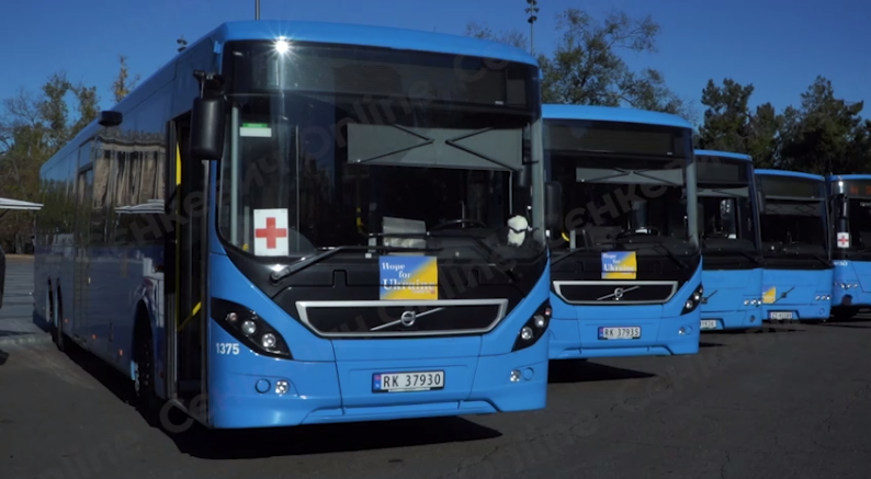 У Миколаєві, через брак водіїв, на маршрути досі не вийшли автобуси, які передали місту восени