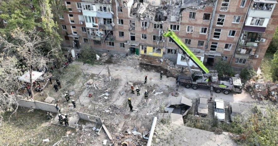 Демонтаж або консервування: у Миколаєві вирішують подальшу долю зруйнованої рашиською ракетою багатоповерхівки на Пограничній, - ВІДЕО 