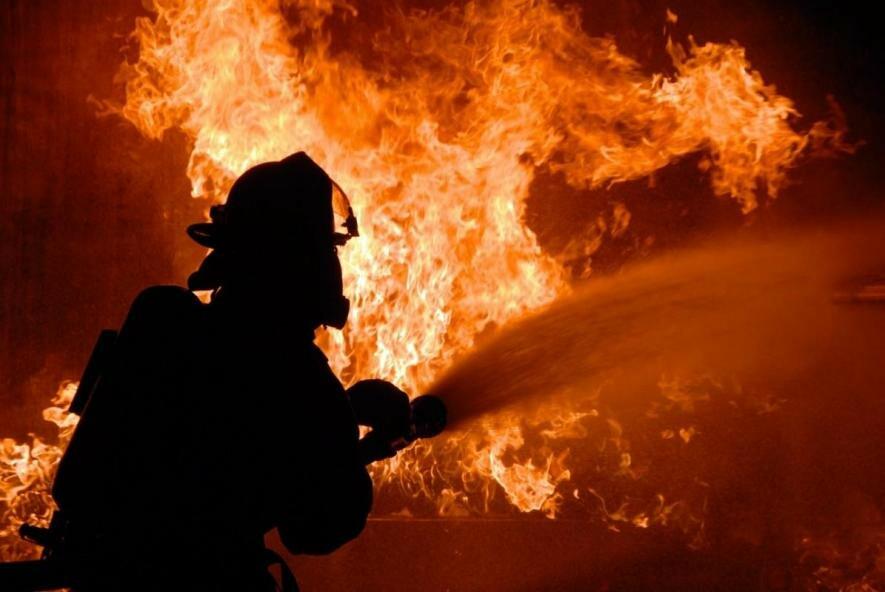 На Миколаївщині сталась пожежа, внаслідок влучення ворожого боєприпасу