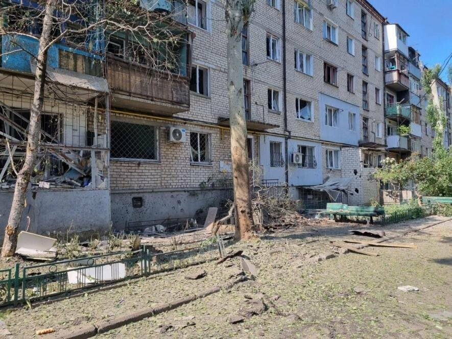 Внаслідок ранкового обстрілу житлового сектору Миколаєва загинула комунальний працівник 