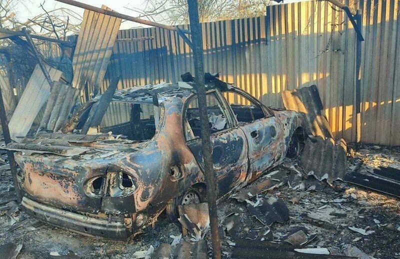 Наслідки обстрілу Миколаєва: цивільні поранені та пошкоджені багатоповерхівки, приватні будинки, автомобілі