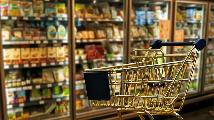 Вартість курятини впала, а от сіль подорожчала: як змінились вартість продуктів в Україні 