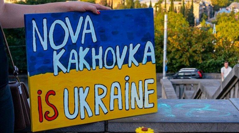 Рашисти починають тікати і з лівого берега Дніпра: колаборантів вивозять з Нової Каховки