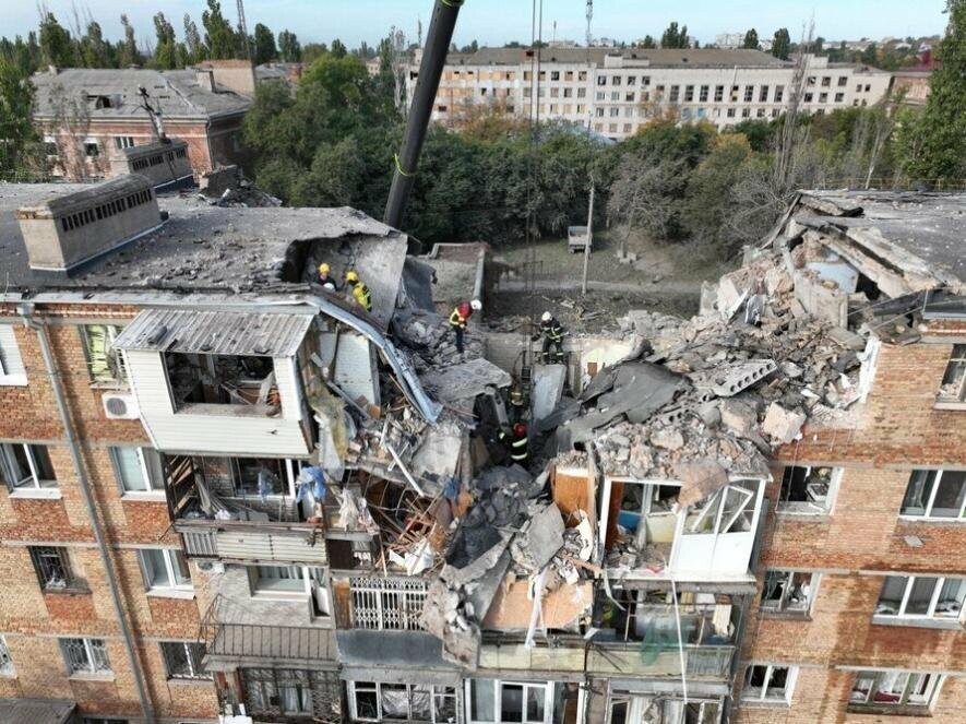 У Миколаєві судять сина та матір, які навели смертельний ракетний удар на дім, де загинуло шестеро людей, у тому числі дитина