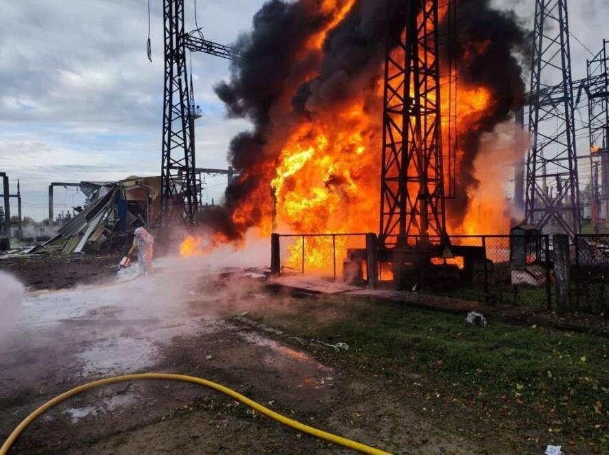 За добу окупанти випустили більше пів сотні снарядів по Україні, вразивши частково енергетичну інфраструктуру