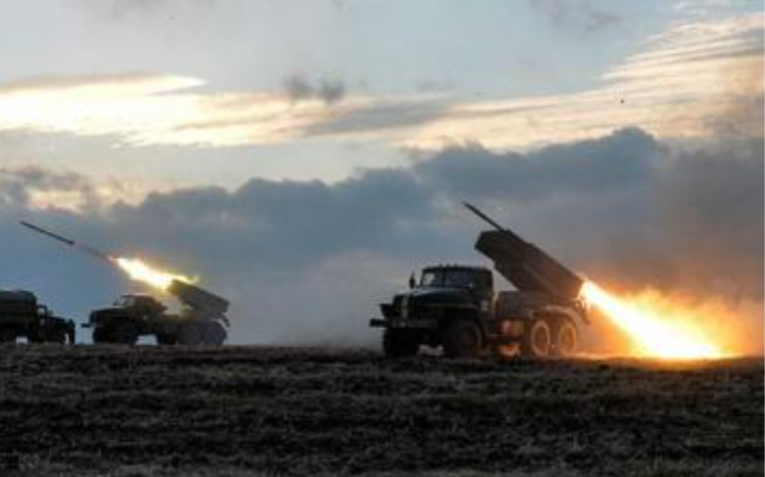 Минулої доби росіяни 81 раз гатили по містам України з РСЗВ 