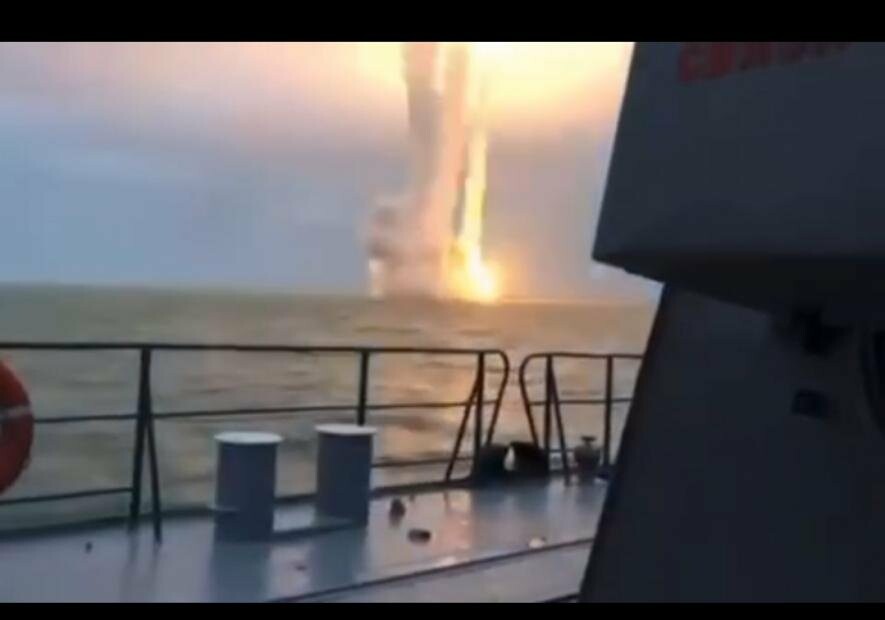 З'явились кадри пуску ракет Калібр з Чорного моря, - ВІДЕО 