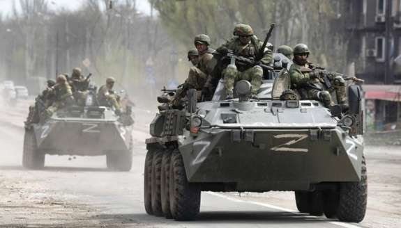 На Херсонщині російські окупанти застосовують тортури та шукають коригувальників вогню  