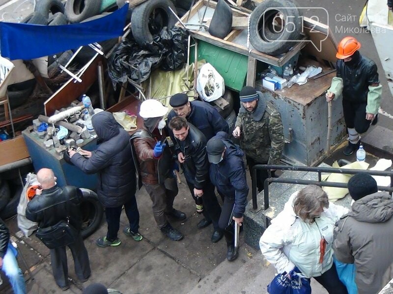 Годовщина захвата админзданий на востоке Украины: кто это д..., фото-3 Годовщина захвата админзданий на востоке Украины: кто это делал и почему (ФОТО), фото-3