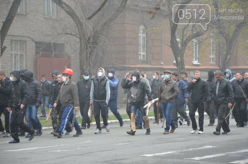 Годовщина захвата админзданий на востоке Украины: кто это д..., фото-6 Годовщина захвата админзданий на востоке Украины: кто это делал и почему (ФОТО), фото-6