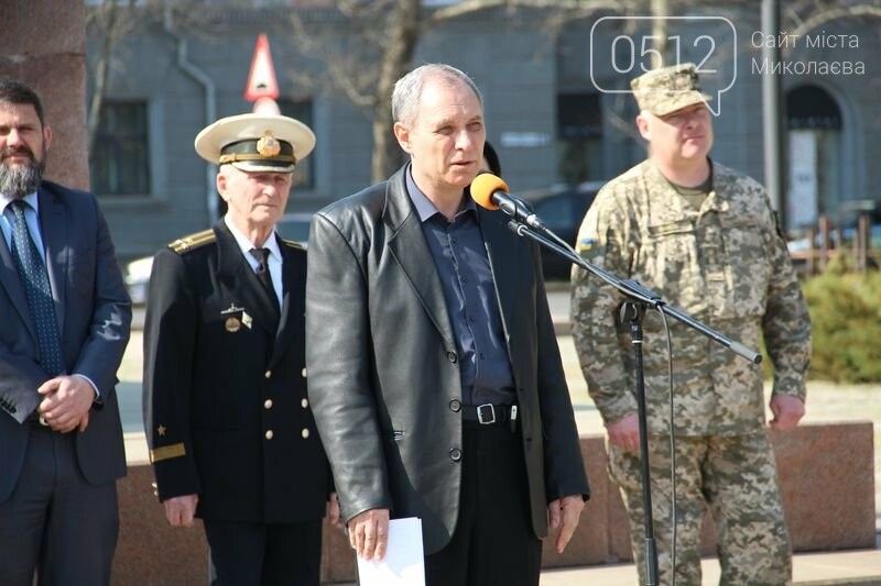 Николаевцы с улыбкой провели 80 парней в ряды Украинской ар..., фото-2 Николаевцы с улыбкой провели 80 парней в ряды Украинской армии, - ФОТО, фото-2