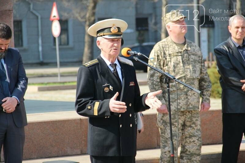 Николаевцы с улыбкой провели 80 парней в ряды Украинской ар..., фото-3 Николаевцы с улыбкой провели 80 парней в ряды Украинской армии, - ФОТО, фото-3