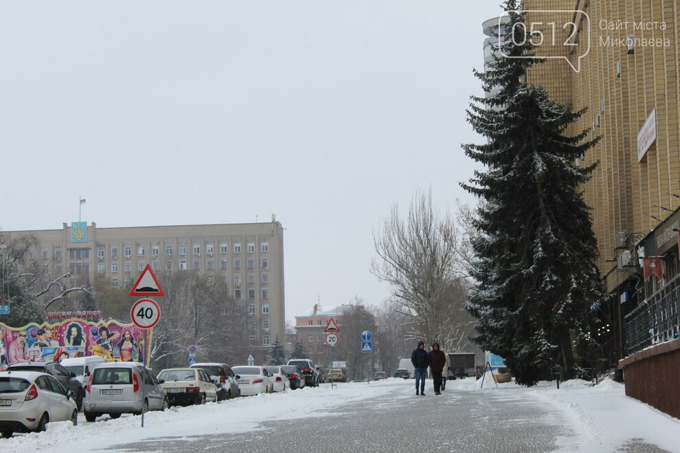 Горожане вышли прогуляться по городу