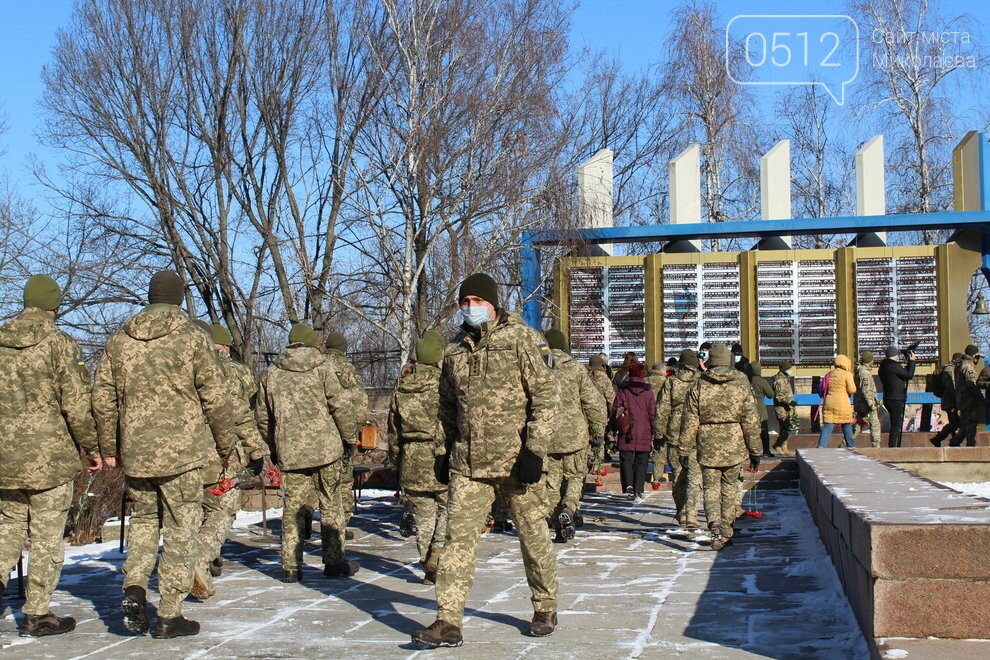 В Николаеве почтили память "киборгов", которые отдали свою жизнь защищая Донецкий аэропорт, - ФОТОРЕПОРТАЖ, фото-44