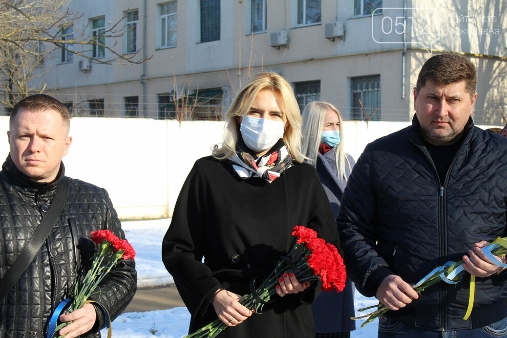 В Николаеве почтили память "киборгов", которые отдали свою жизнь защищая Донецкий аэропорт, - ФОТОРЕПОРТАЖ, фото-26