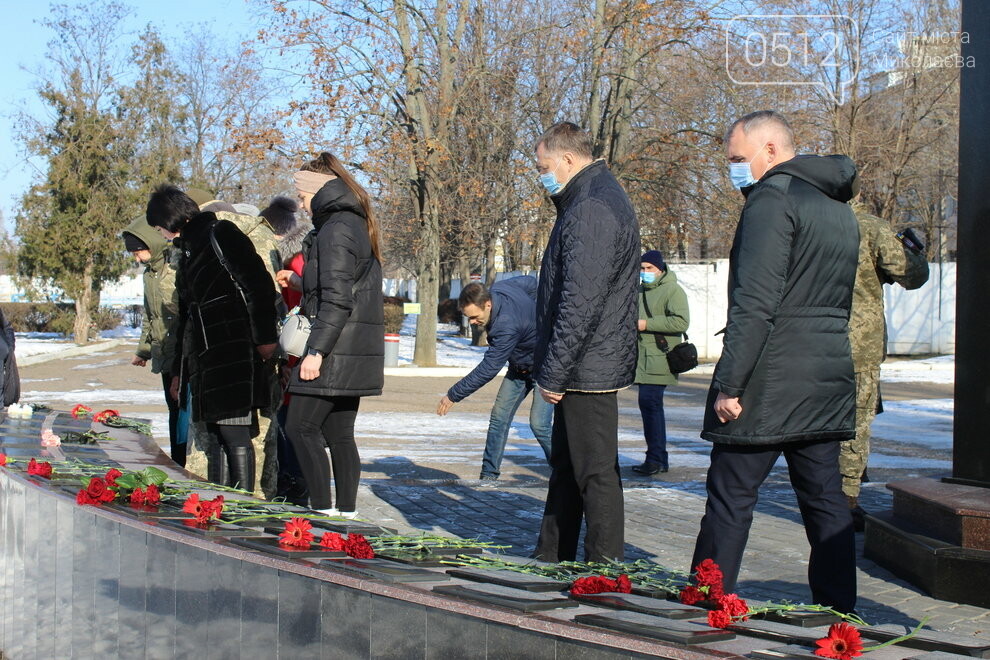 В Николаеве почтили память "киборгов", которые отдали свою жизнь защищая Донецкий аэропорт, - ФОТОРЕПОРТАЖ, фото-35