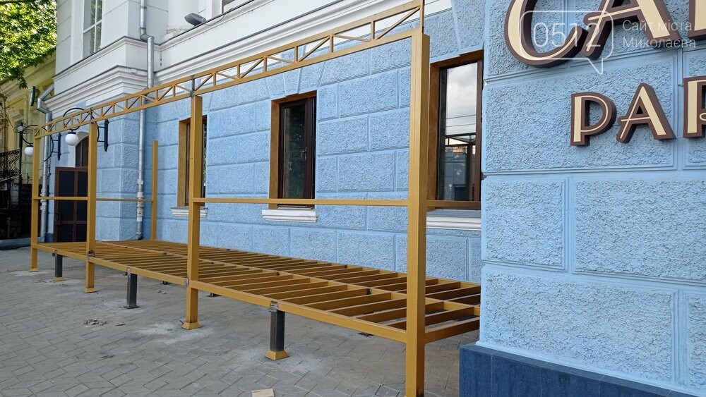 Ленки возле кинотеатра "Родина"