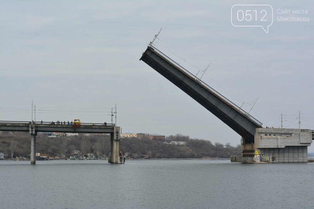 разводка мостов в Николаеве - выход "Переяслава"