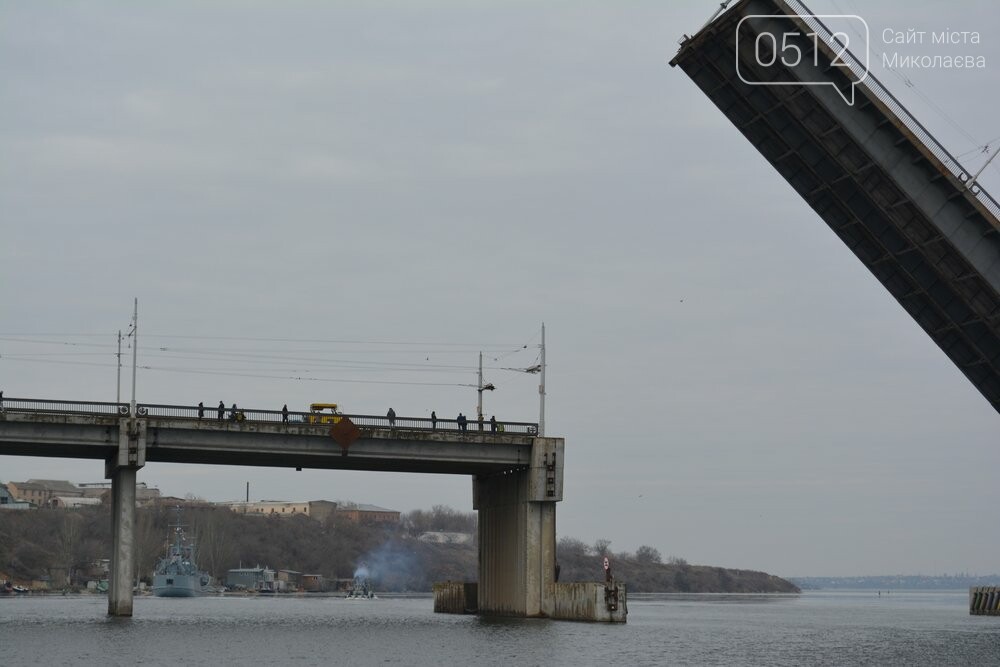 разводка мостов в Николаеве - выход "Переяслава"