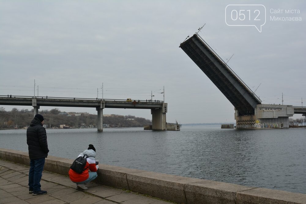 разводка мостов в Николаеве - выход "Переяслава"