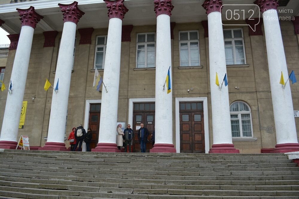 общественные слушания по вопросу застройки жилыми домами пустыря в районе Сухого фонтана