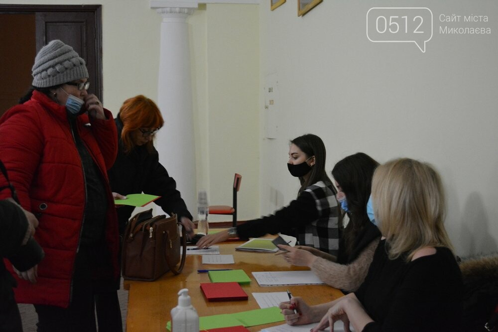общественные слушания по вопросу застройки жилыми домами пустыря в районе Сухого фонтана