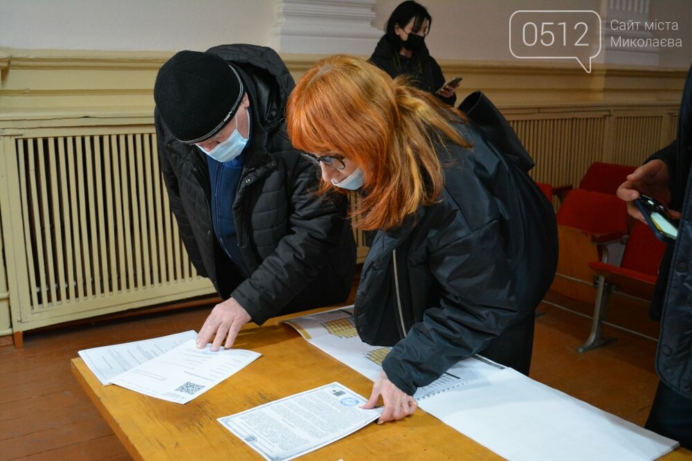 общественные слушания по вопросу застройки жилыми домами пустыря в районе Сухого фонтана