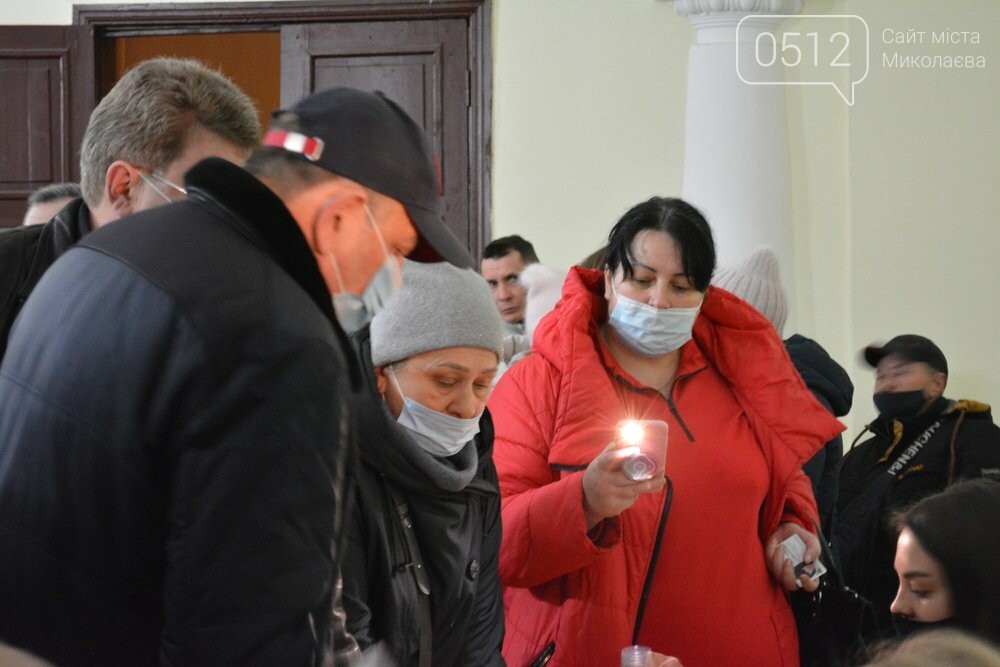 общественные слушания по вопросу застройки жилыми домами пустыря в районе Сухого фонтана