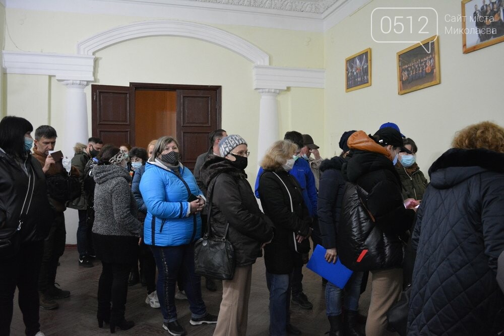 общественные слушания по вопросу застройки жилыми домами пустыря в районе Сухого фонтана