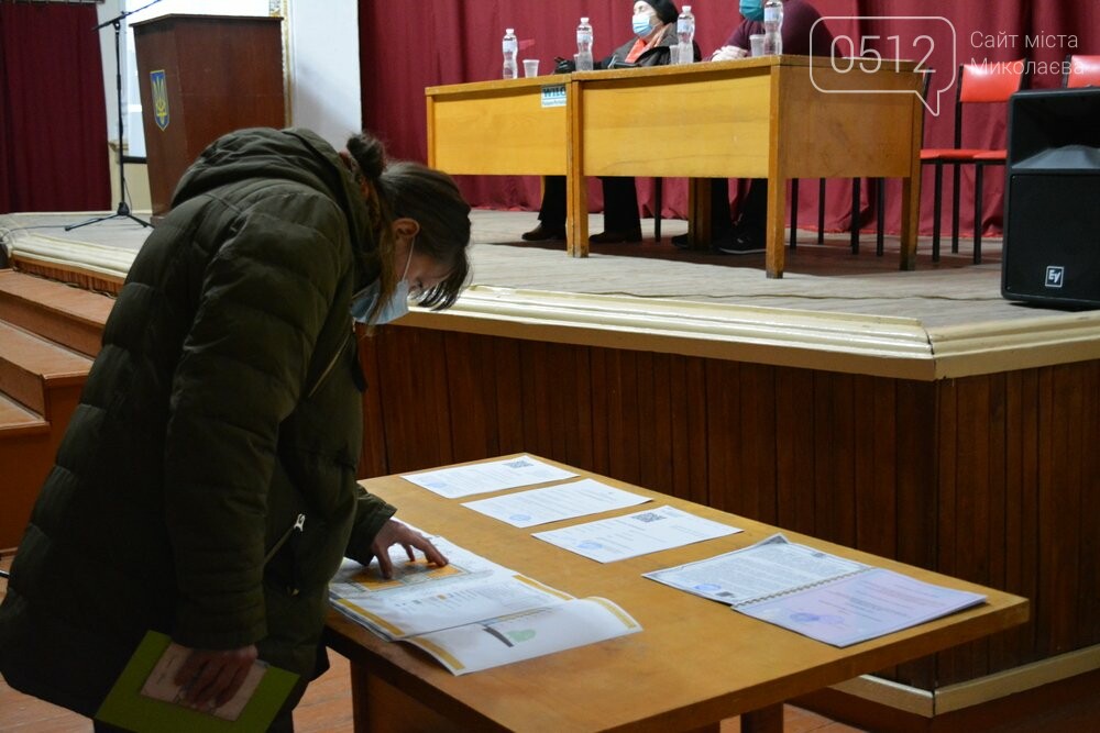 общественные слушания по вопросу застройки жилыми домами пустыря в районе Сухого фонтана