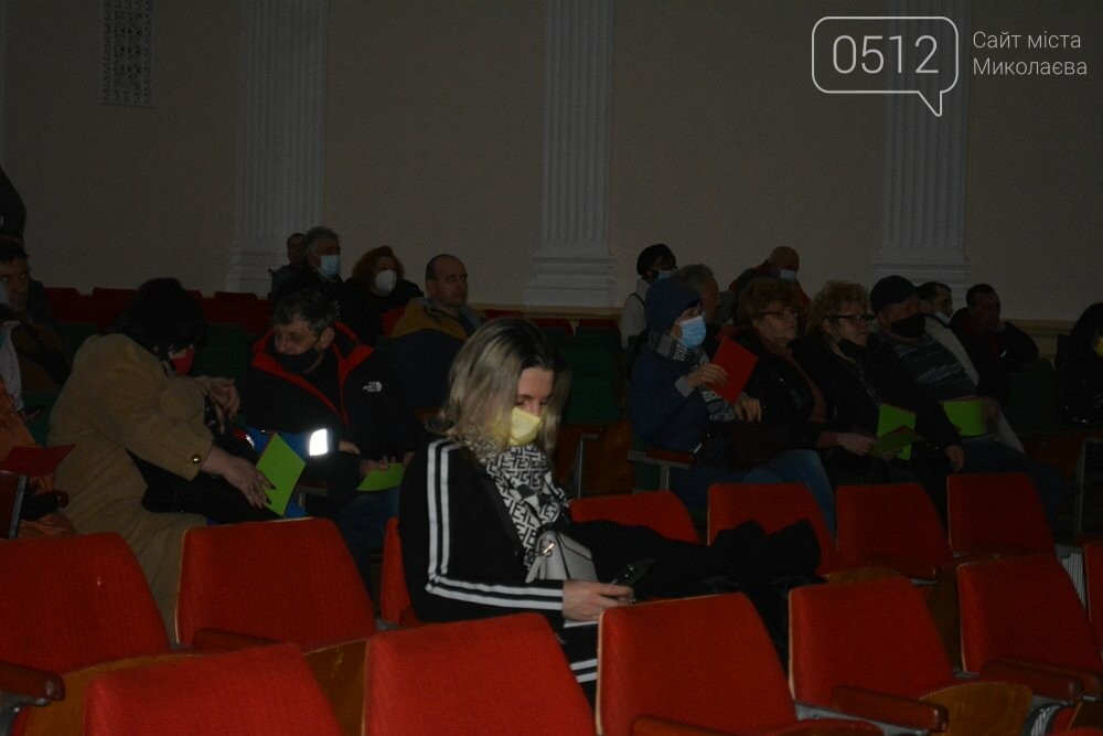 общественные слушания по вопросу застройки жилыми домами пустыря в районе Сухого фонтана