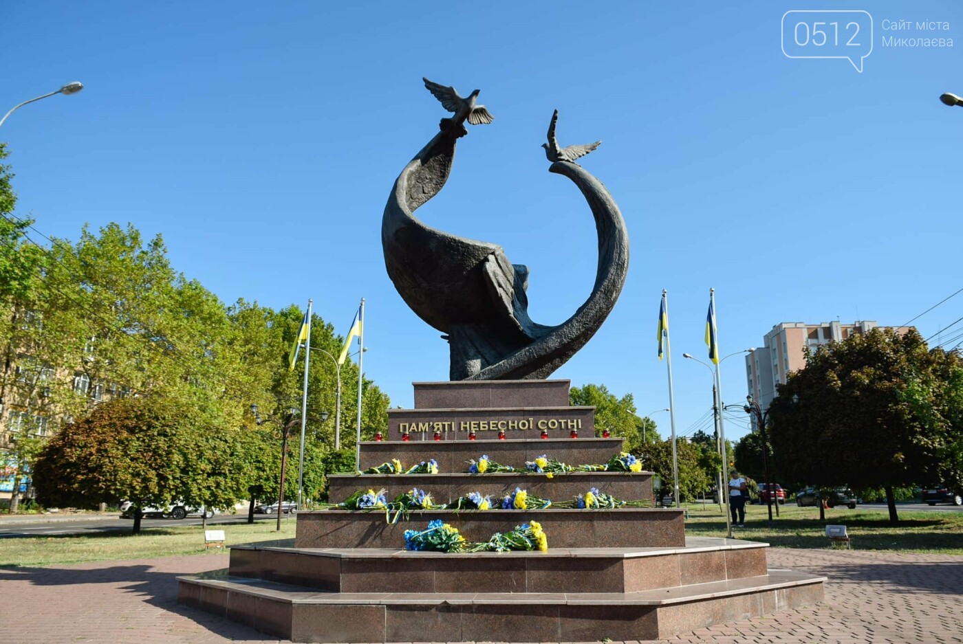 До Дня прапора в Миколаєві підняли найбільший стяг в регіоні, - ФОТО