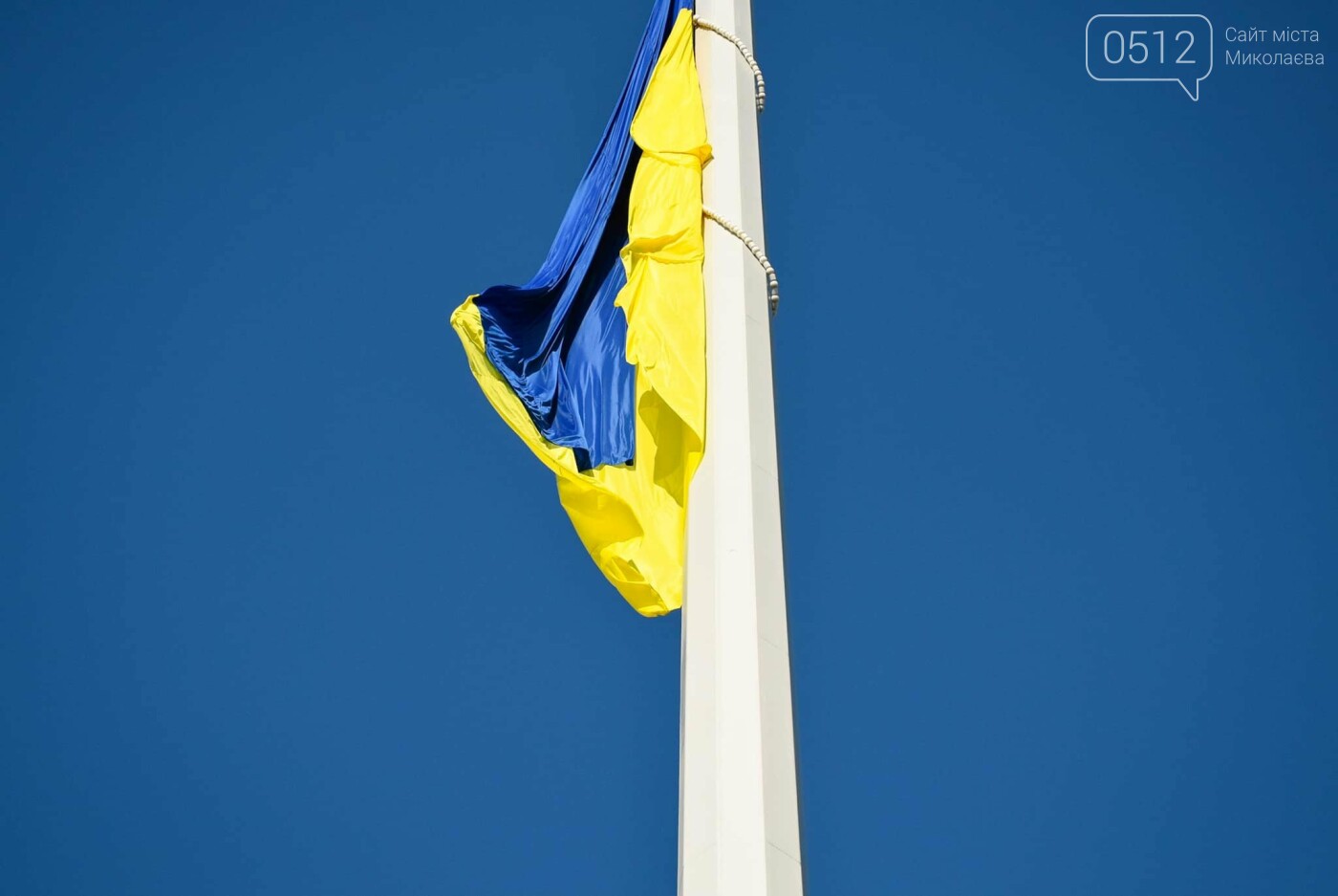 До Дня прапора в Миколаєві підняли найбільший стяг в регіоні, - ФОТО