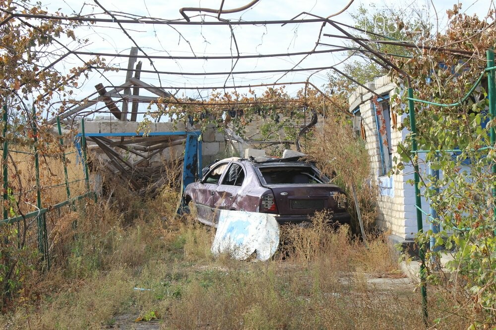 Зруйновані будинки після авіаудару